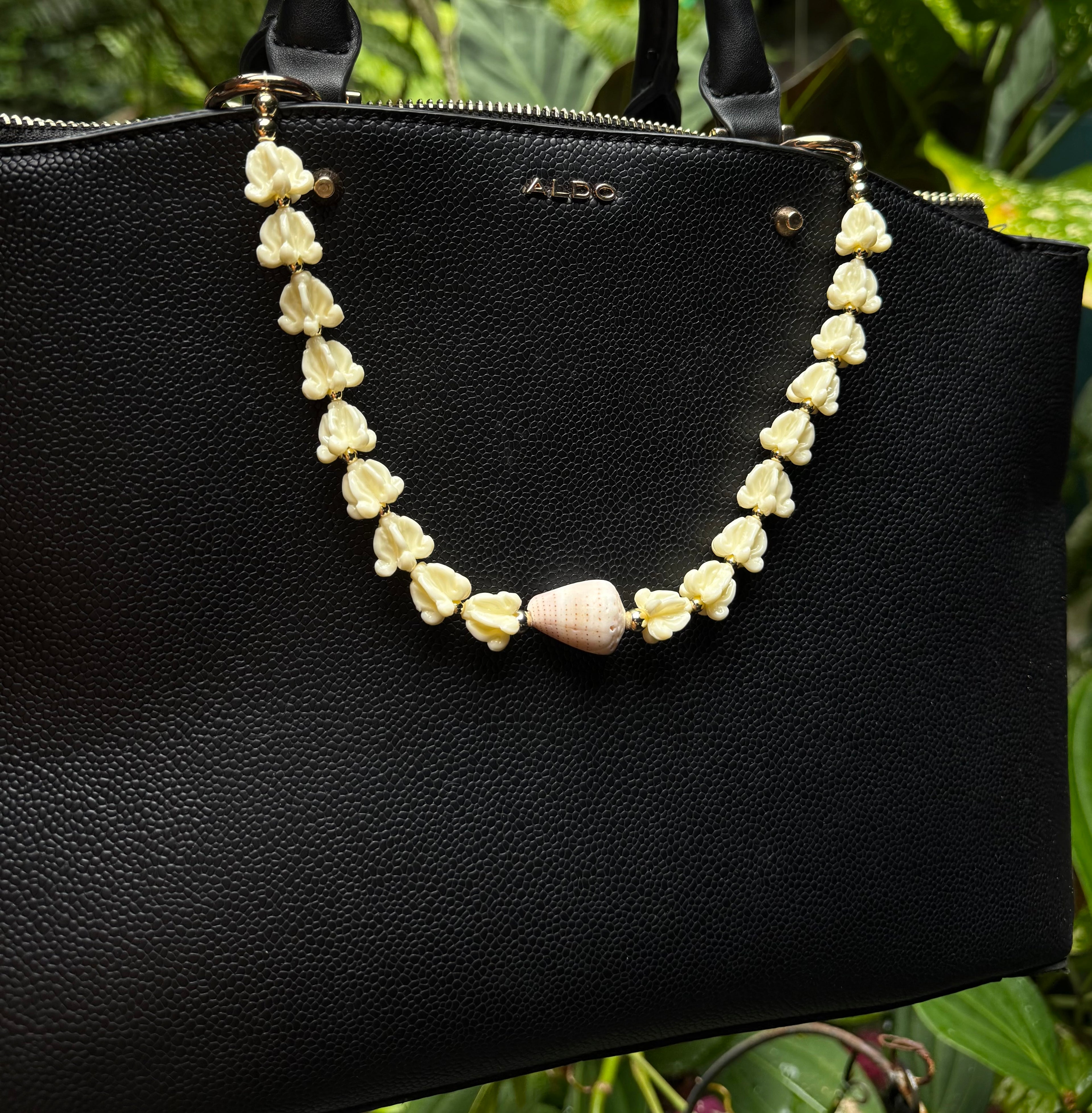 Shell Bag/Boot Leis