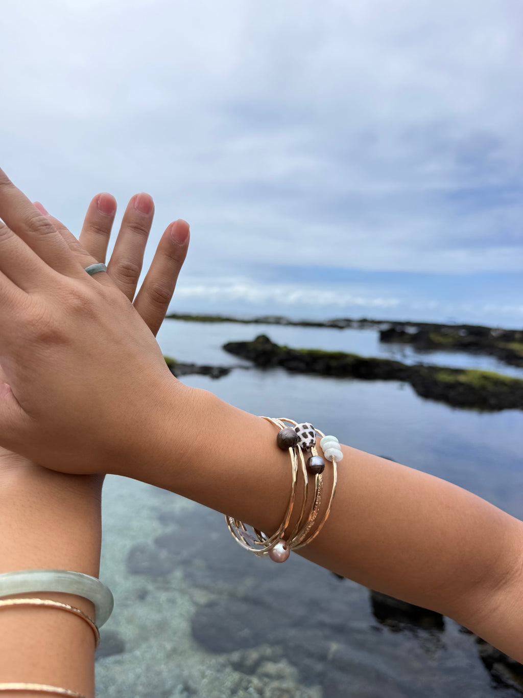 Gold Filled Bangle w/ Tahtitian Pearl Size 8.5 12g