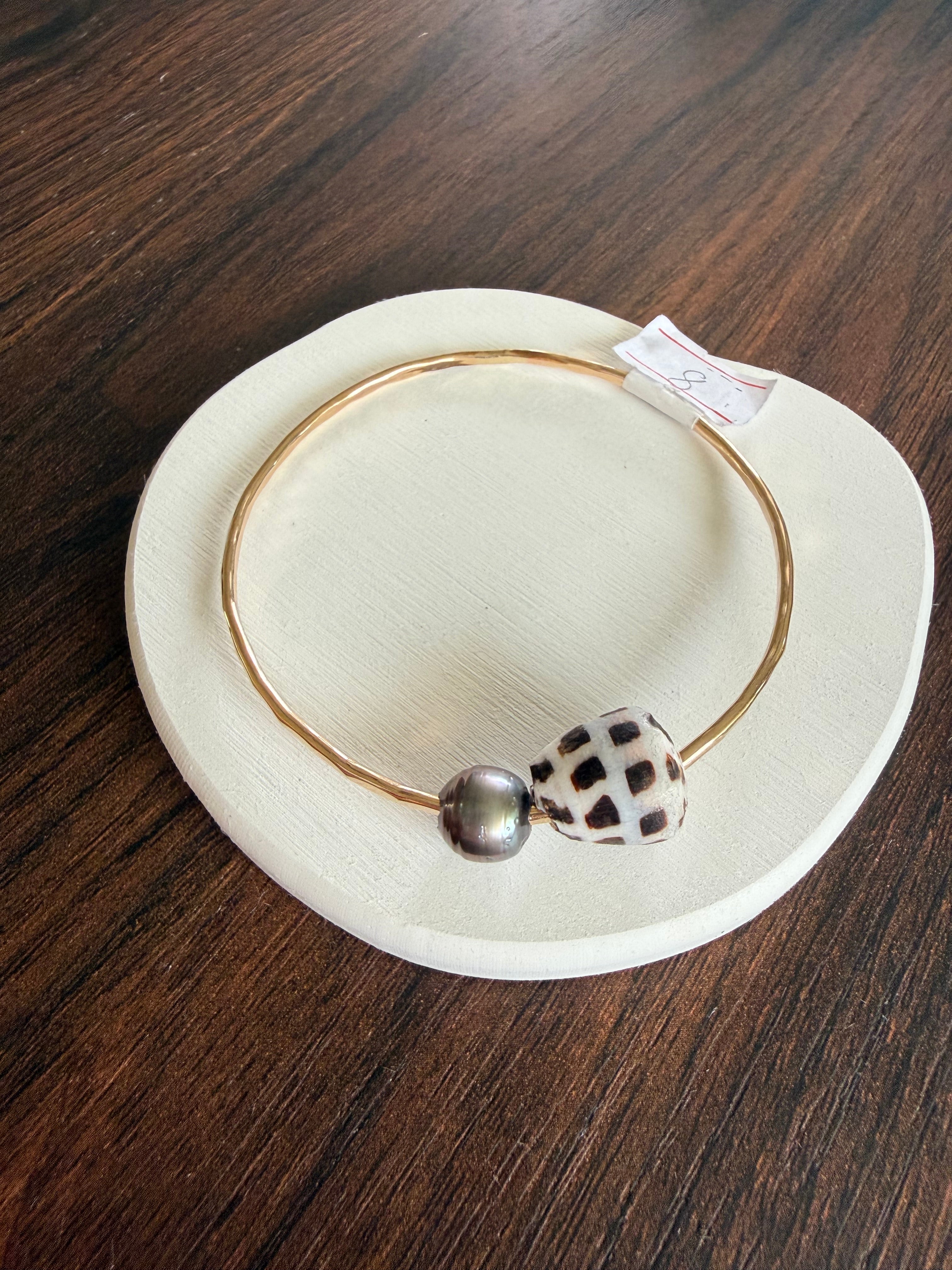 Gold Filled Bangle w/ Tahitian Pearl and Hebrew Shell Size 8 12g