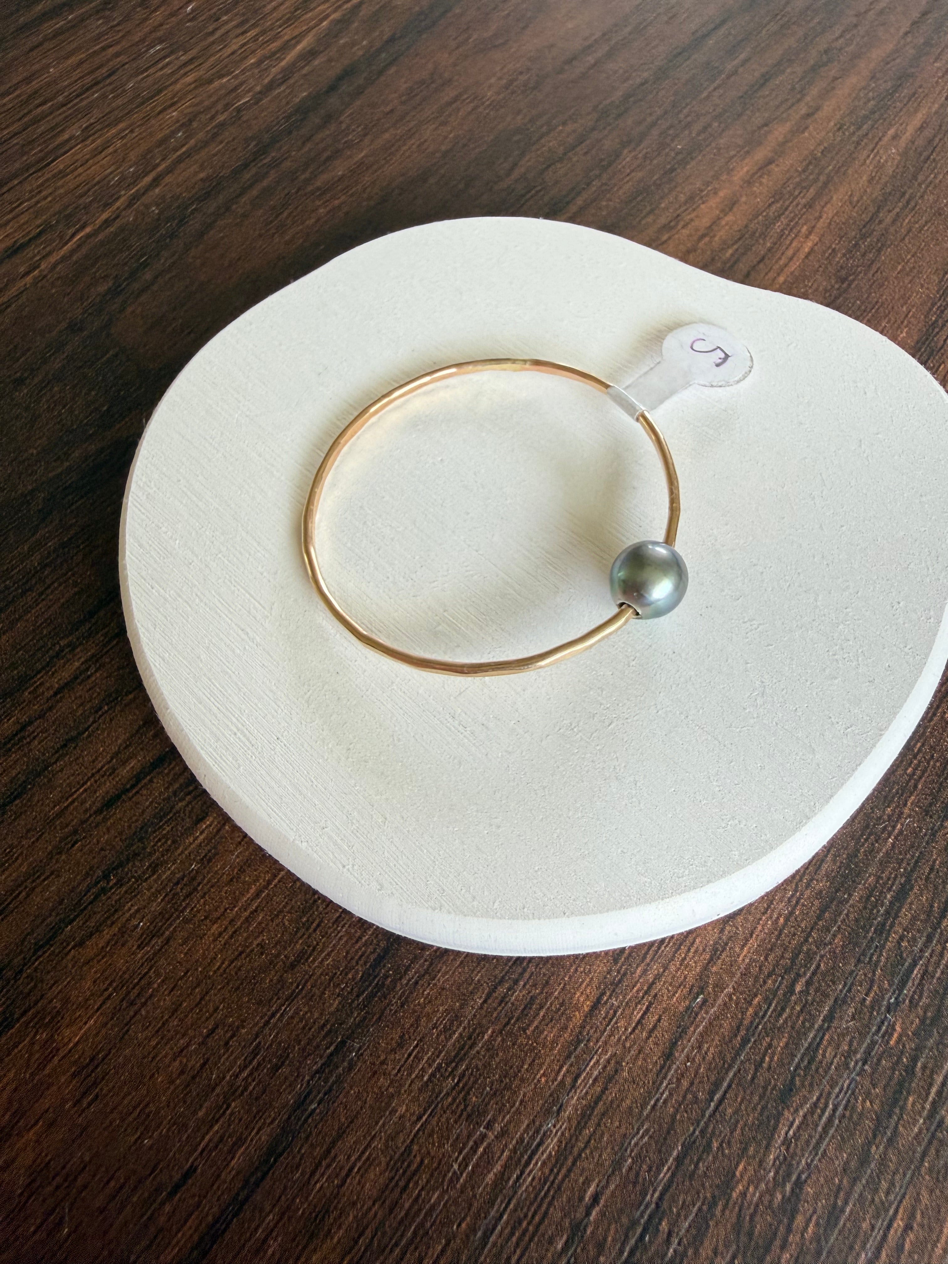 Gold Filled Baby Bangle w/ Tahtitian Pearl Size 5 14g